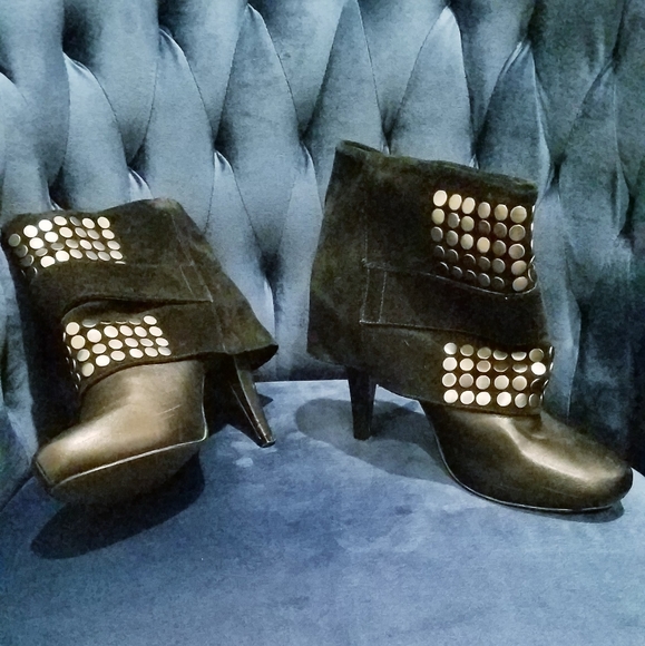 Black booties, metal details and large buckle - Picture 4 of 5